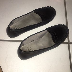 Comfortable size 7.5 black flats